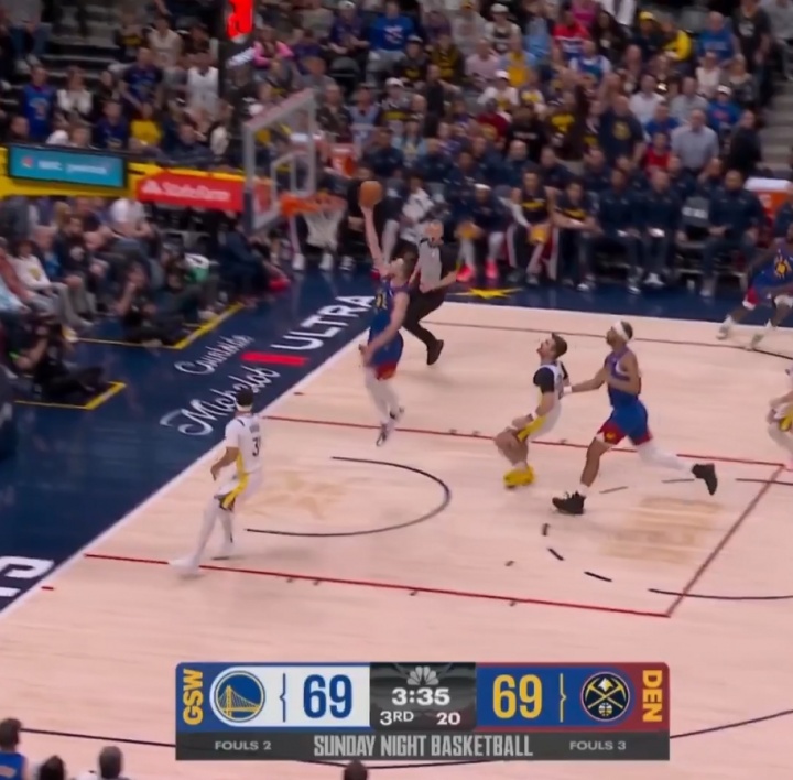 科爾場(chǎng)邊暴怒 波杰姆無(wú)視波津空位選擇強(qiáng)投釀反擊