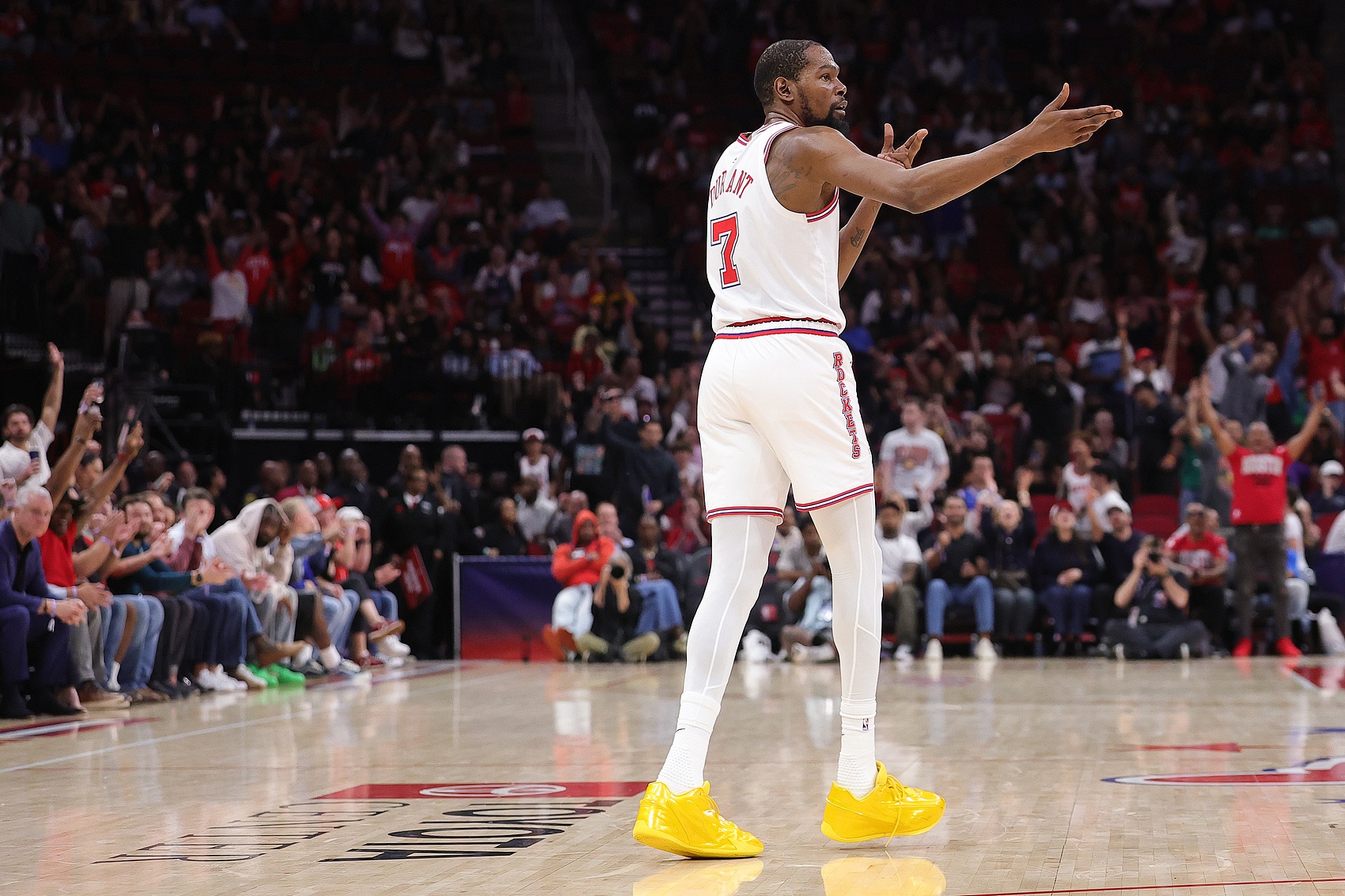 常規(guī)賽收官戰(zhàn)報:湖人輕取太陽鎖定第三 火箭八連勝緊追掘金 常規(guī)賽收官戰(zhàn)報:湖人輕取太陽鎖定第三 火箭八連勝緊追掘金