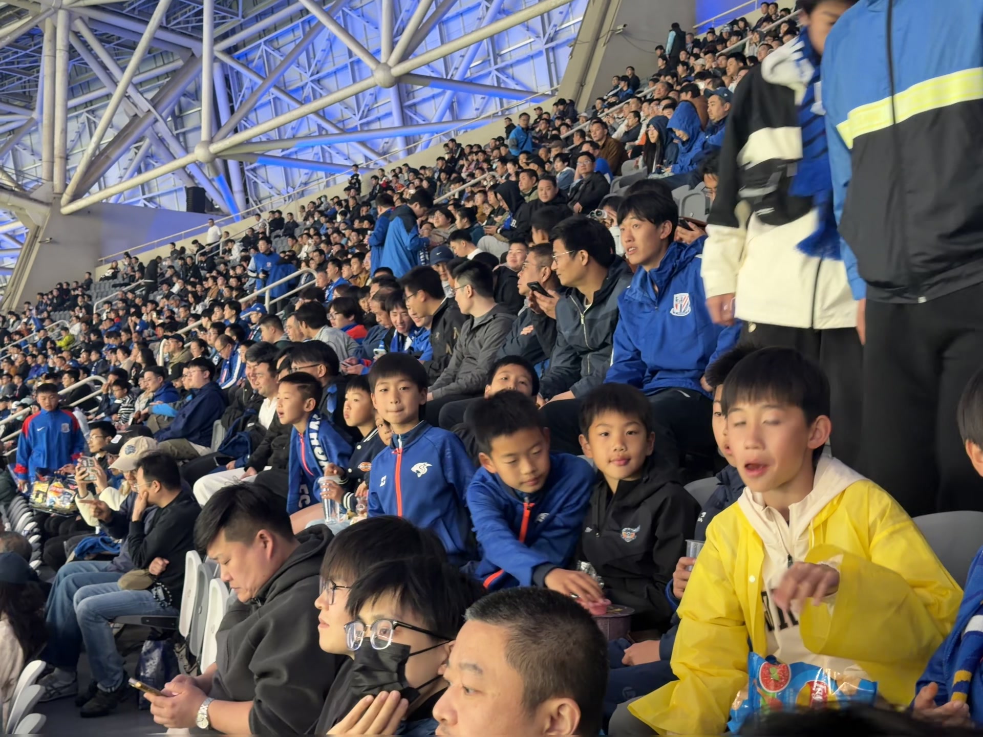 申城德比賽前申花邀青訓梯隊入場觀賽 申城德比賽前申花邀青訓梯隊入場觀賽