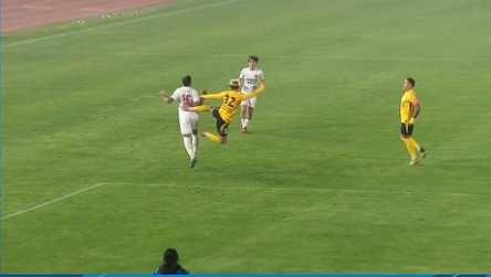 丁海峰飛踹背部直紅 中足聯(lián)官方處以停賽1場罰款1萬 丁海峰飛踹背部直紅 中足聯(lián)官方處以停賽1場罰款1萬