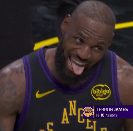 湖人首戰(zhàn)壓制火箭 肯納德三分雨創(chuàng)生涯新高 詹姆斯13助盤活全局