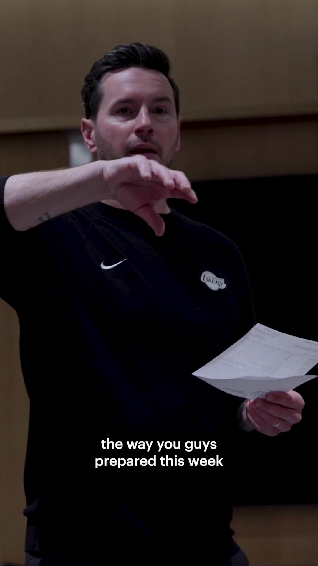 雷迪克更衣室訓(xùn)話：勝利僅是開始 湖人仍有巨大提升空間