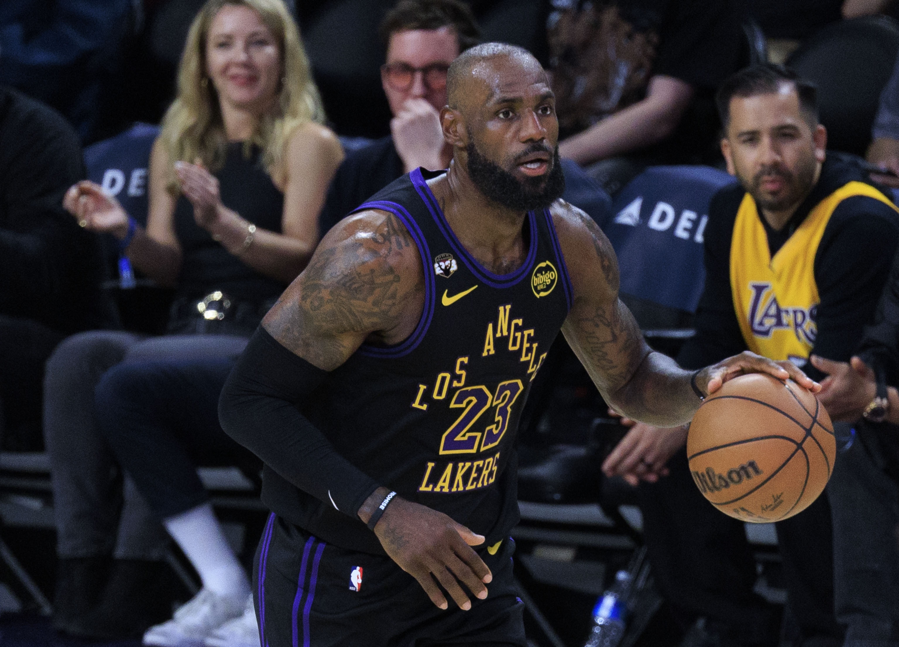 德?。赫材匪沟那蛏谈哂谒腥?，控衛(wèi)也不如他