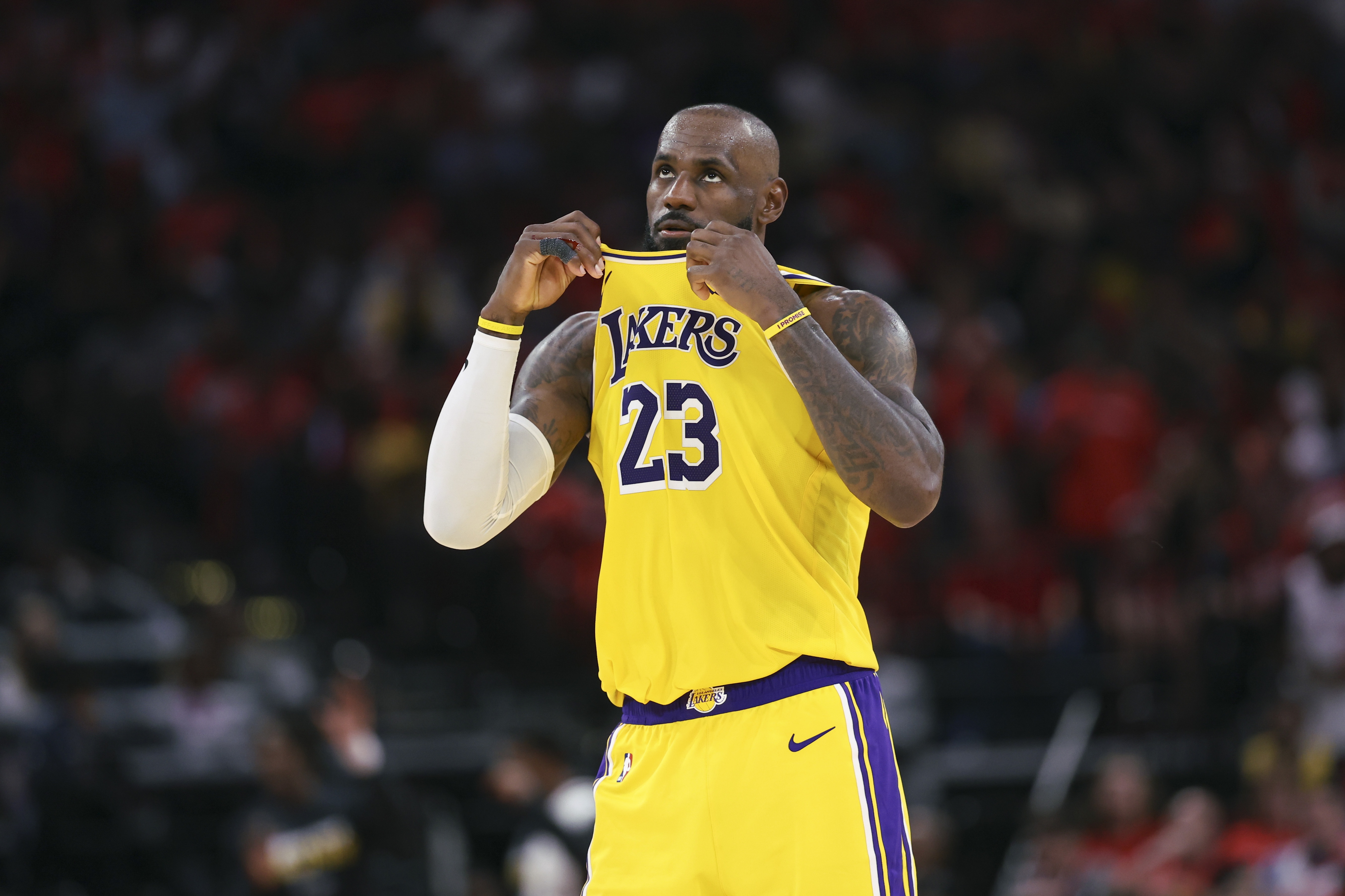 45分鐘只歇3分鐘？詹姆斯：一點(diǎn)也不好 但這是季后賽