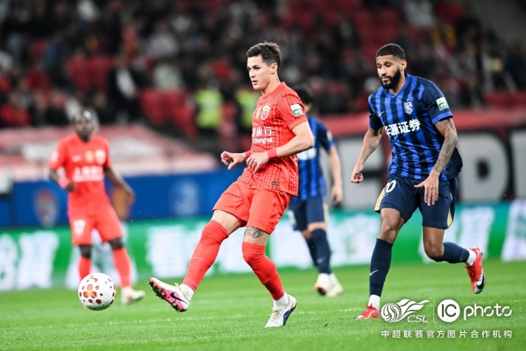 海港主場(chǎng)4-0完勝三鎮(zhèn)，安佩姆首球+劉祝潤(rùn)傳射