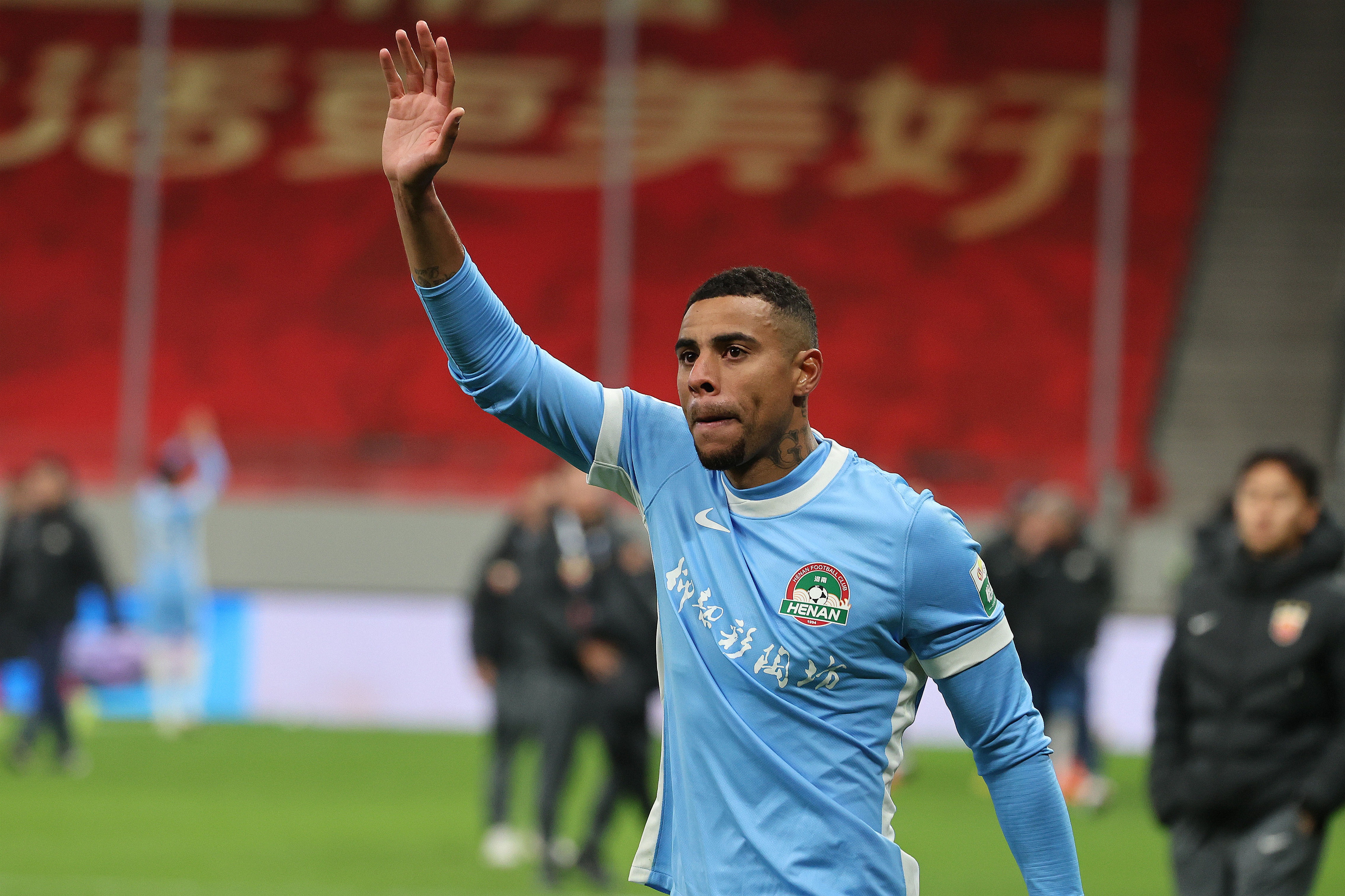 河南隊(duì)0-3申花：古斯塔沃姆布拉聯(lián)手浪射，四月份5場(chǎng)僅1球