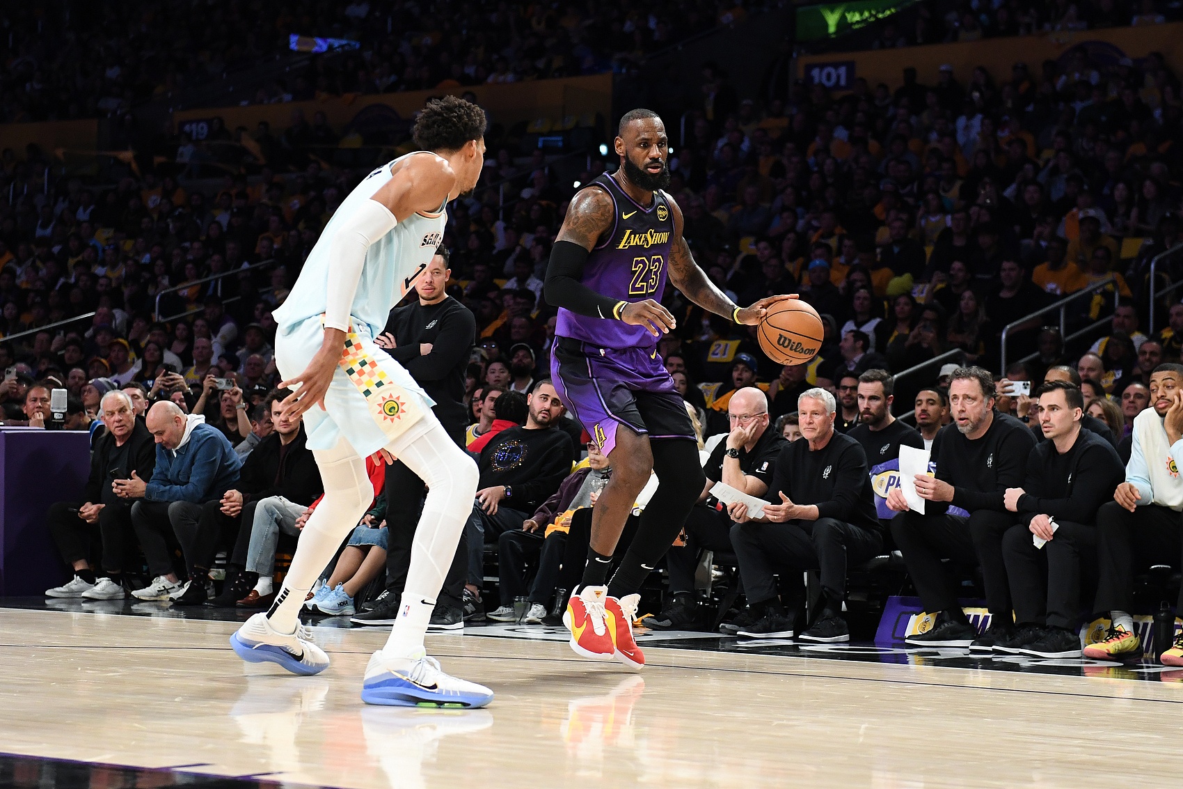 詹姆斯直言文班亞馬是MVP，駁斥“時代論”老套說法