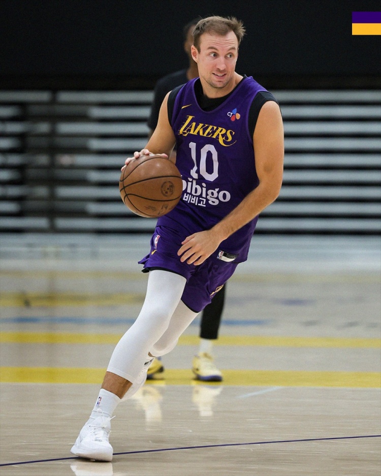 詹姆斯、里夫斯領(lǐng)銜湖人賽前合練 紫金軍團(tuán)3-1手握賽點(diǎn)