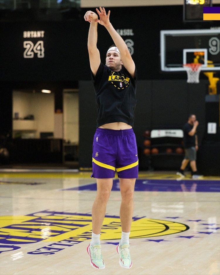 詹姆斯、里夫斯領(lǐng)銜湖人賽前合練 紫金軍團(tuán)3-1手握賽點(diǎn)