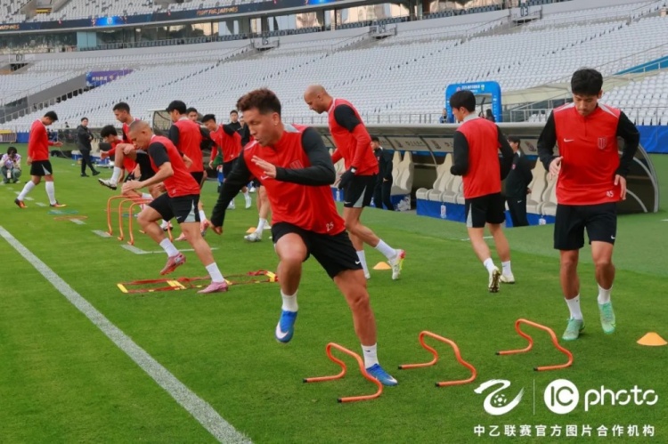 成都蓉城客戰(zhàn)申花 阿洛伊西強(qiáng)調(diào)防守反擊效率