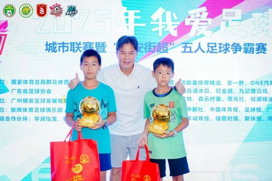 周穗安：未來將鋪設更多微型足球場，讓青少年“下樓即踢球”