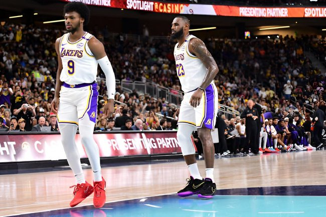 父子同臺：詹姆斯與布朗尼第二節(jié)同時登場創(chuàng)造NBA歷史