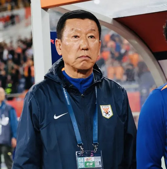 泰山0-1申花兩連敗落后7分 崔康熙變陣無效右路新人成短板 泰山0-1申花兩連敗落后7分 崔康熙變陣無效右路新人成短板