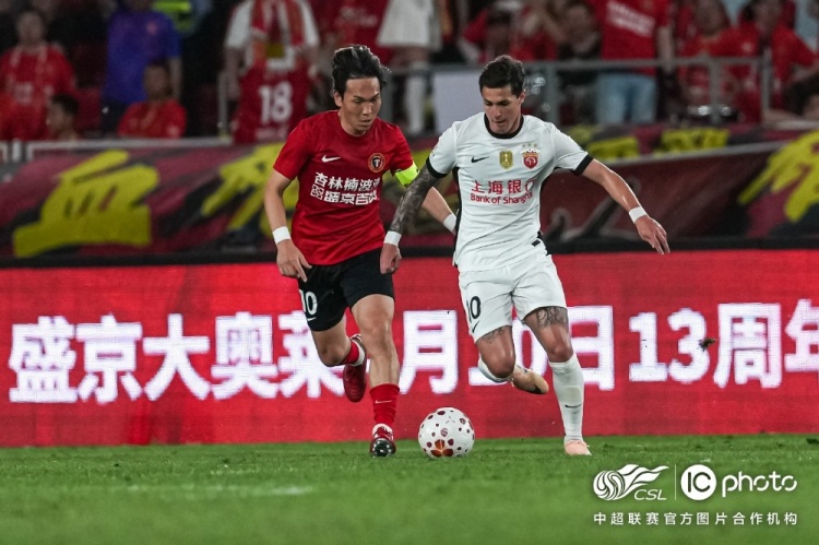 姆本扎+熱菲尼奧三分鐘兩球逆轉(zhuǎn)，海港客場(chǎng)2-3遭鐵人楠波灣絕殺