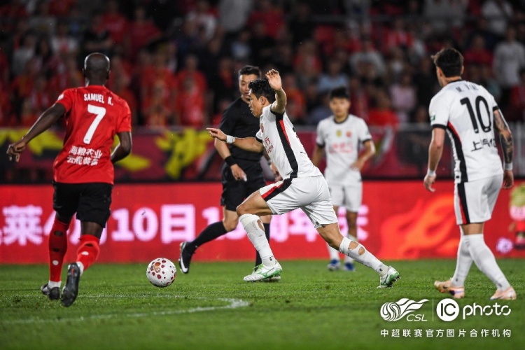 姆本扎+熱菲尼奧三分鐘兩球逆轉(zhuǎn)，海港客場(chǎng)2-3遭鐵人楠波灣絕殺