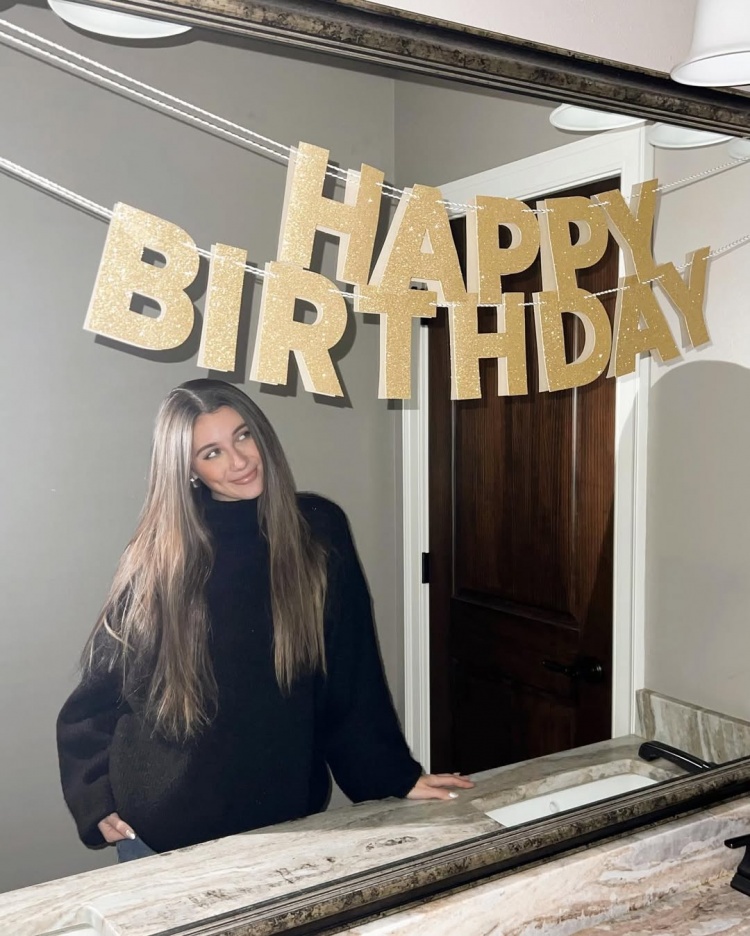 里夫斯28歲生日更換寸頭造型，女友社媒曬照